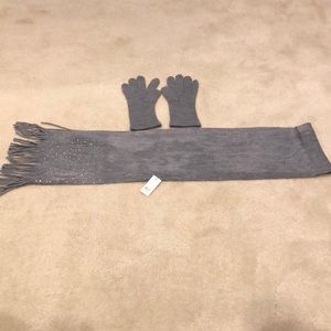 Women’s NY & C scarf and matching gloves